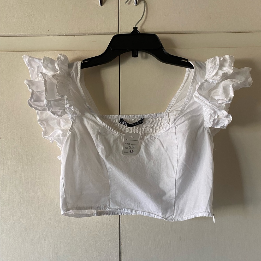SOLD‼️ Zara White Ruffled Crop Top